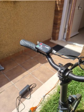 Bici Eléctrica Gris 400 km poco usada Vendrell