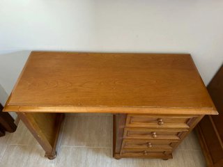 Escritorio madera maciza con cajones