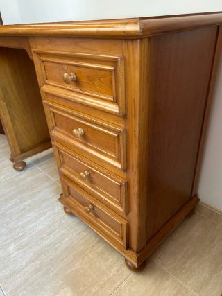 Escritorio madera maciza con cajones