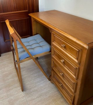 Escritorio madera maciza con cajones