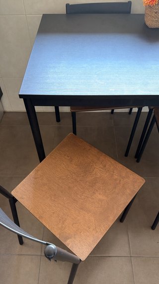 2 sillas madera y Metal