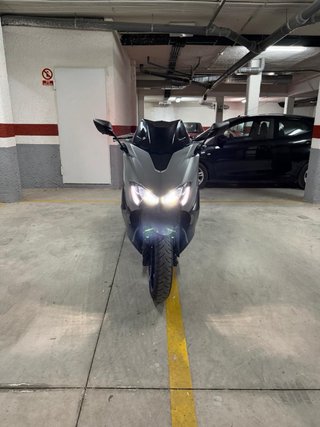 Yamaha Tmax 560
