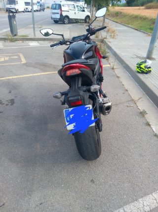 Suzuki GSX-S 1000F Negra y Roja