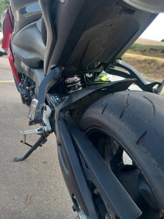 Suzuki GSX-S 1000F Negra y Roja