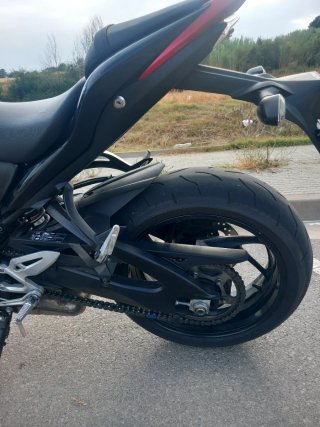 Suzuki GSX-S 1000F Negra y Roja