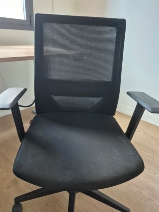 Silla de oficina ergonómica negra