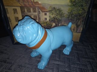 Perro Bulldog Azul Decorativo