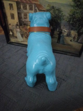 Perro Bulldog Azul Decorativo