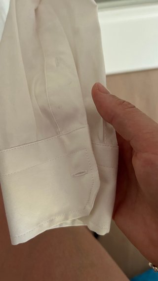 Traje azul y camisa blanca Zara