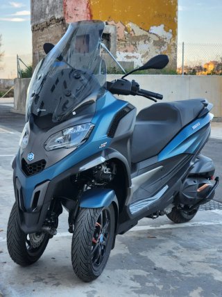 Piaggio MP3 530 Maxi Scooter