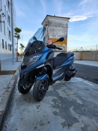 Piaggio MP3 530 Maxi Scooter