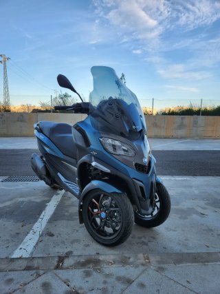 Piaggio MP3 530 Maxi Scooter