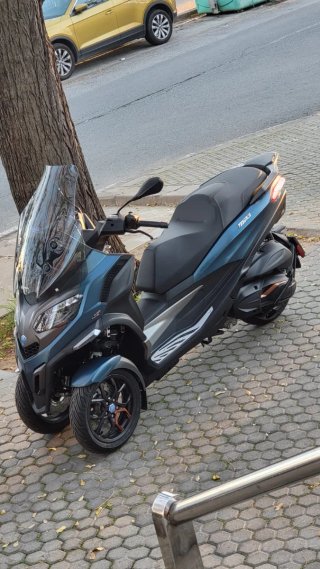 Piaggio MP3 530 Maxi Scooter
