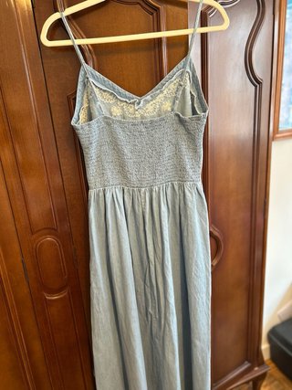 Vestido largo azul con bordados