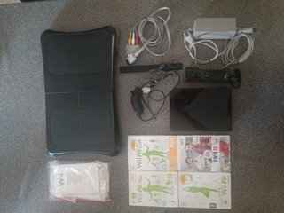 Nintendo Wii Negra + Wii Fit Plus + FIFA 11