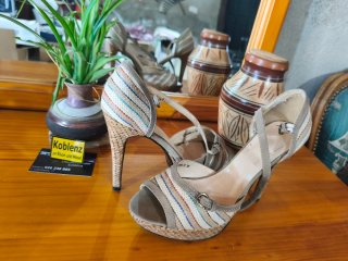 Preciosos zapatos de rafia talla 38