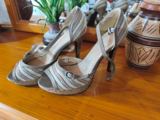 Preciosos zapatos de rafia talla 38