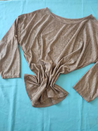 Camiseta dorada manga larga talla M