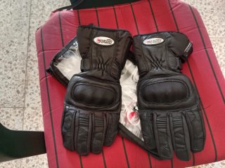 Chaqueta,pantalón botas y guantes moto