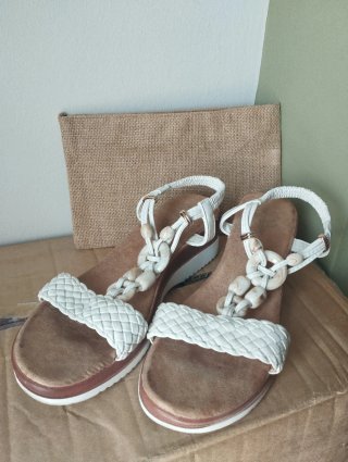 Conjunto de sandalias y cartera esparto
