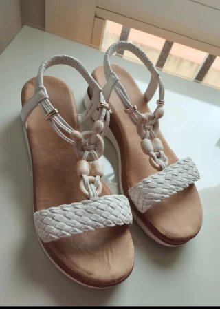 Conjunto de sandalias y cartera esparto
