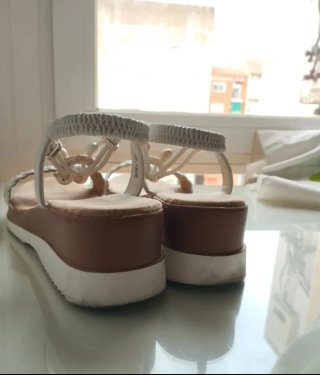 Conjunto de sandalias y cartera esparto