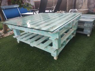 Mesa de jardín de madera.