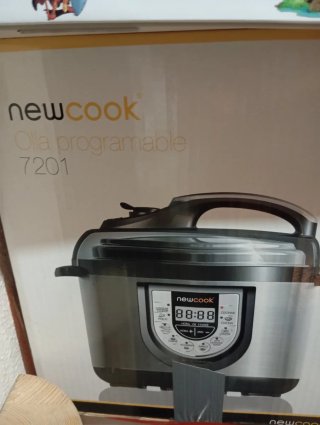 Olla programable Newcook 7201 poco uso.