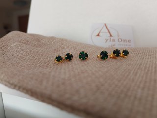 Trio Pendientes bañado en oro 18k con piedra verde