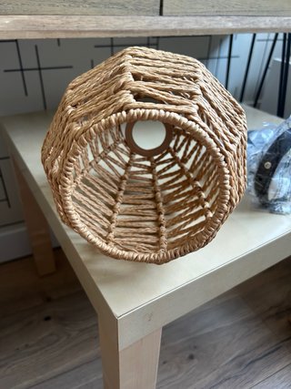 Lámpara colgante de ratan. Diametro 20 cm