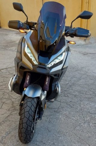 Honda XADV 750 cc Seminueva con muchos acesorios.