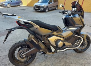 Honda XADV 750 cc Seminueva con muchos acesorios.