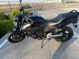 Suzuki GSR600 Negra