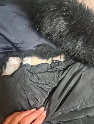 Abrigo Morgan Negro con Cuello de Pelo