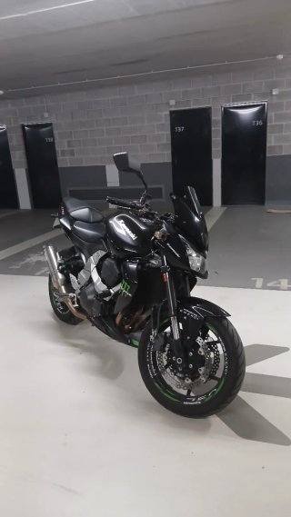 Kawasaki Z750 Negra y Verde
