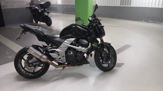 Kawasaki Z750 Negra y Verde