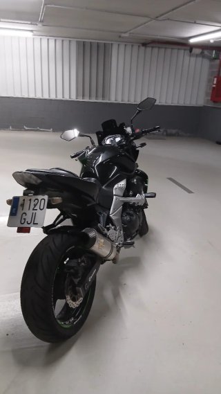 Kawasaki Z750 Negra y Verde
