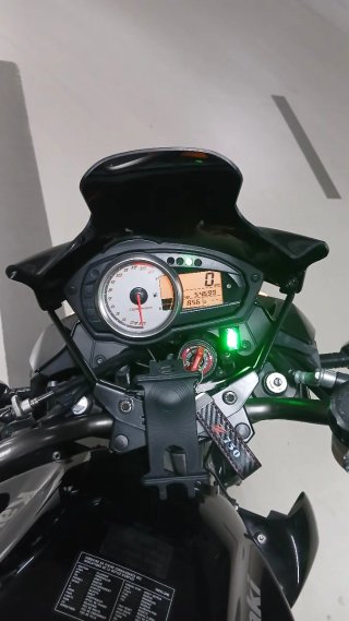 Kawasaki Z750 Negra y Verde