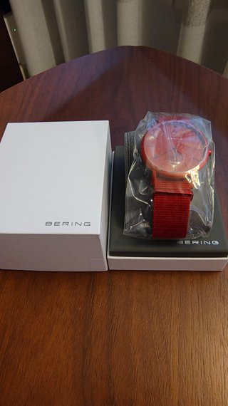 Reloj Bering True Aurora rojo, nuevo a estrenar
