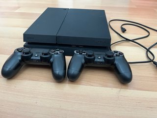 PS4 (PlayStation 4) Negra + 2 Mandos