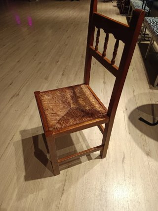 22 Sillas de Madera Robustas
