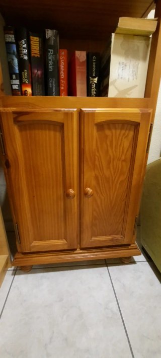 Estantería de madera para libros