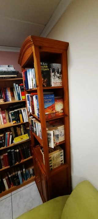 Estantería de madera para libros