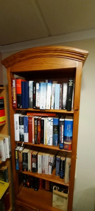 Estantería de madera para libros