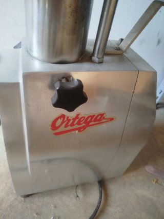Picadora de carne industrial. Potencia 3,80