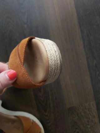 Sandalias de piel marrón