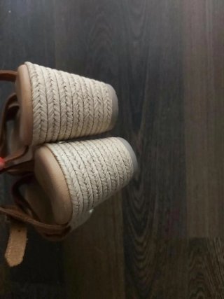 Sandalias de piel marrón