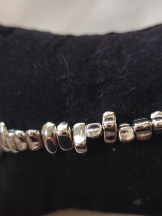 Pulsera artesanal chapado plata. Cristal azul. Nat