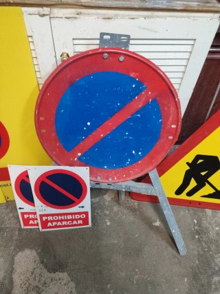 Señales de tráfico varias