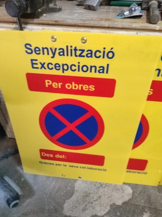 Señales de tráfico varias